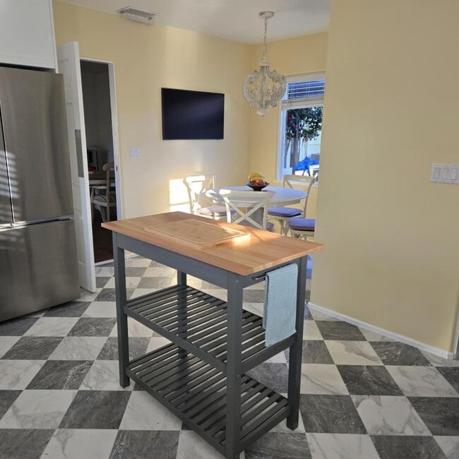 Building Photo - 901 A Ave