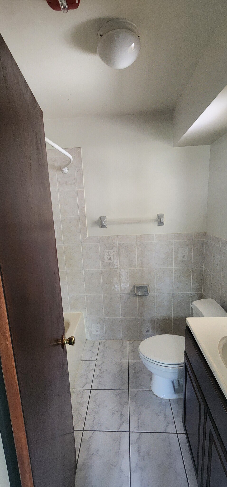 Building Photo - 303 Floral Dr