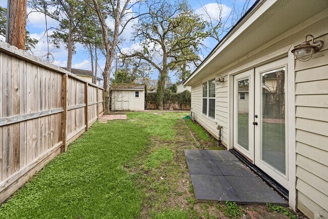 Building Photo - 1062 W 41st St