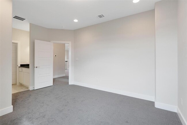 Building Photo - 532 Great Lawn Bnd