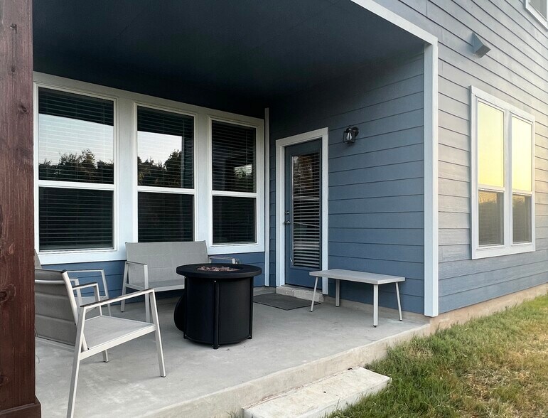Back Patio - 1025 Harwell Loop
