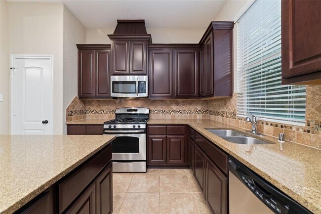 Building Photo - 9 Cheswood Manor Drive