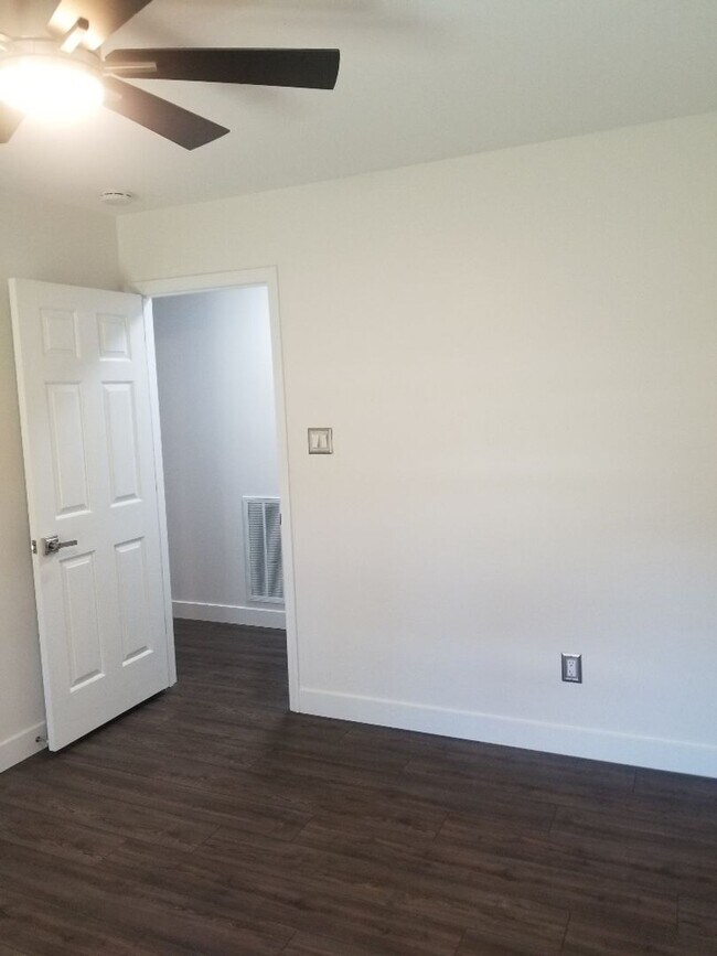 Building Photo - 108 Longview Dr