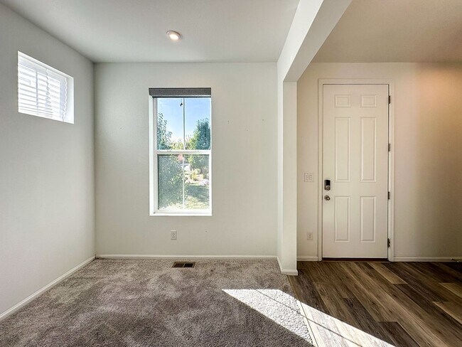 Building Photo - CORNER 3bd 2.5ba paired home in Trails Edge!