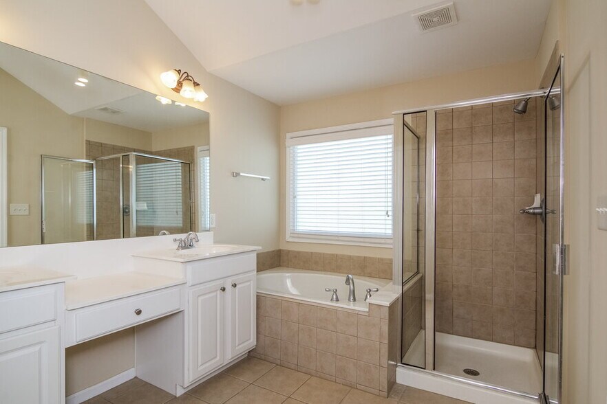 Building Photo - 2400 Chandler Grove Dr