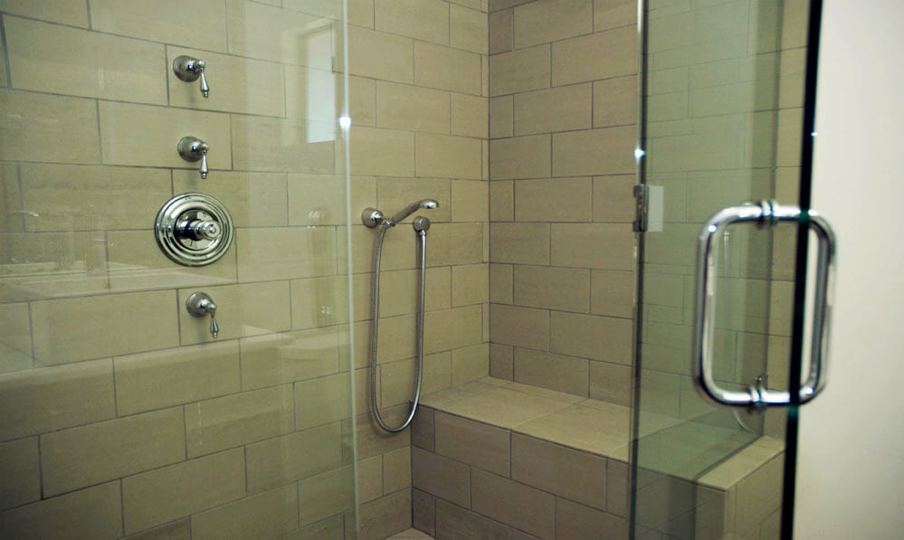 amazing shower w/ a sitting bench - 457 N Spaulding Ave