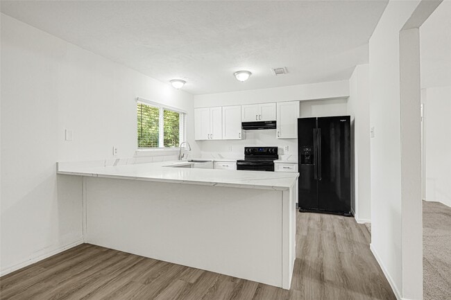 Building Photo - 8610 Timber View Dr