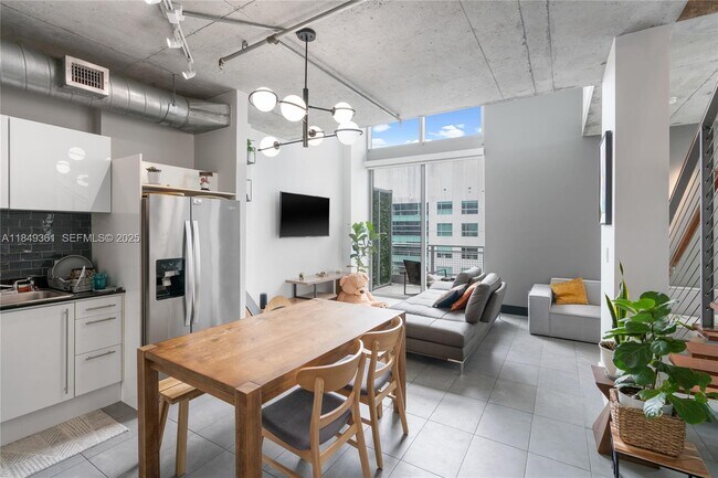 Building Photo - 690 SW 1st Ct