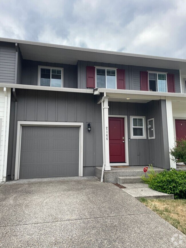 Building Photo - Charming 3 Bedroom Townhome w/FULLY FENCED...