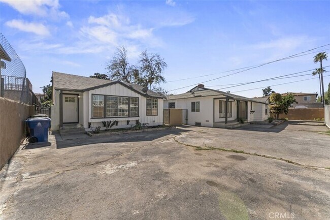 Building Photo - 14722 Strathern St