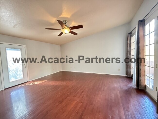 Building Photo - Three Bedroom/Two Bath Home