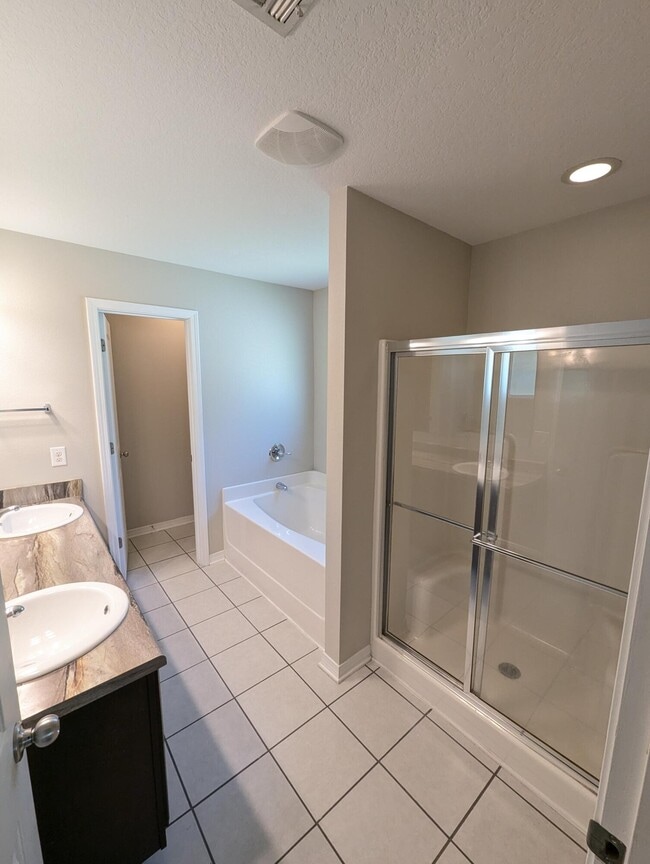 Building Photo - 8430 Island Dr