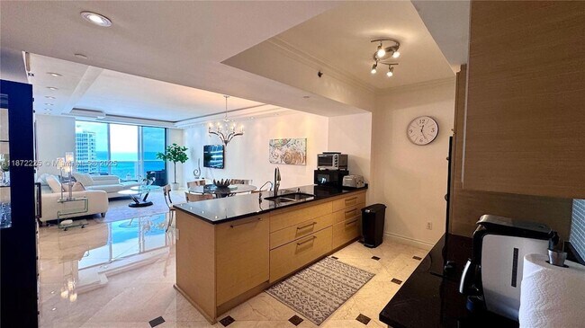 Building Photo - 1830 S Ocean Dr