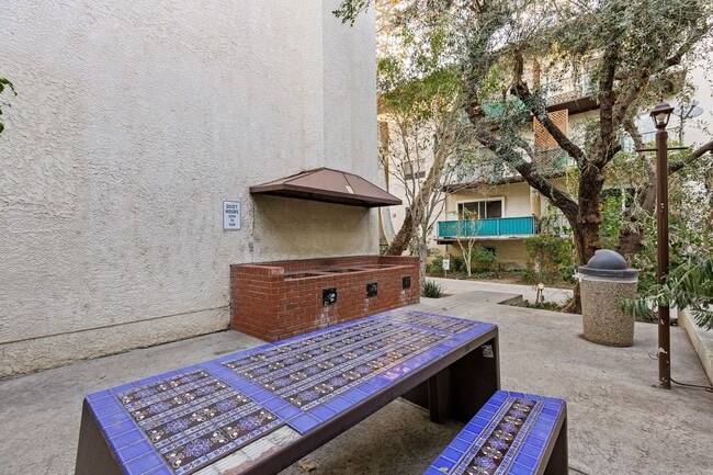 Building Photo - 5460 White Oak Ave