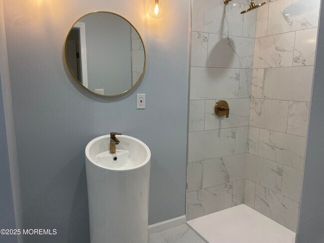 Building Photo - 70 Avery Ave