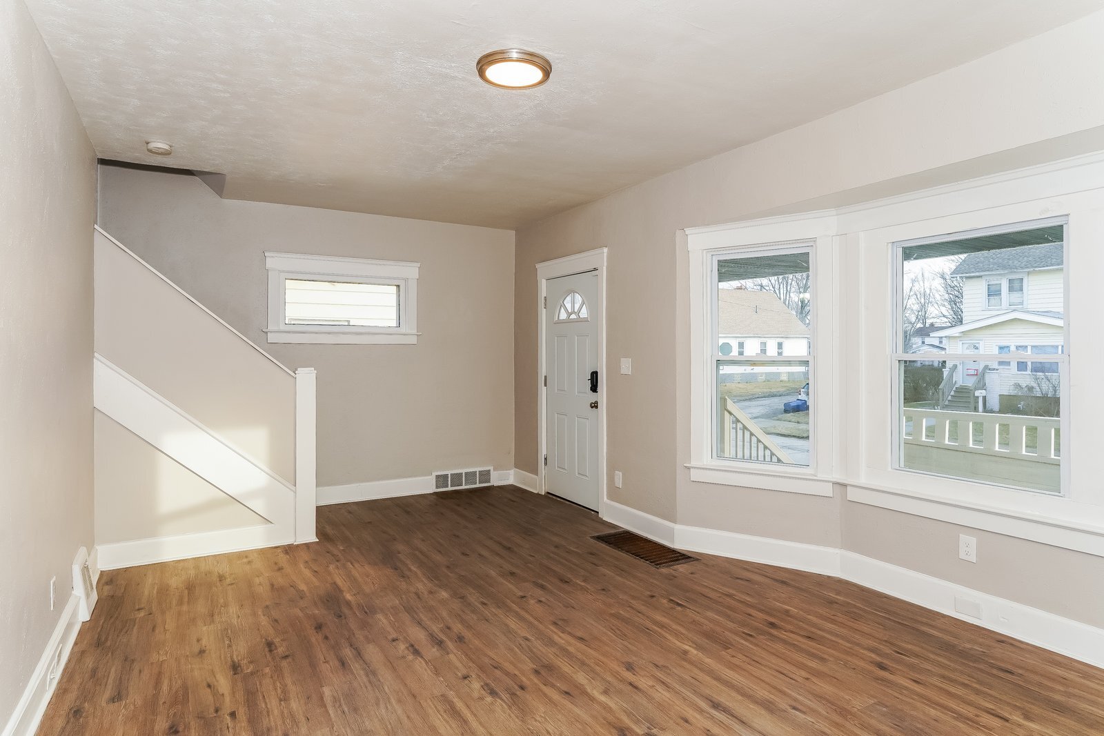 Building Photo - 1542 E 173rd St