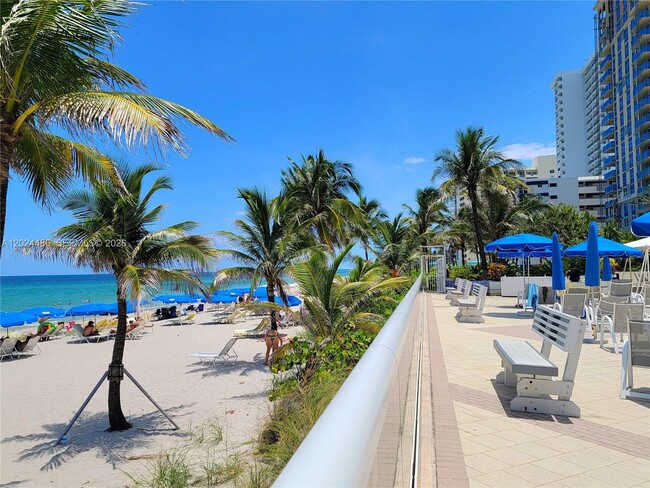 Building Photo - 2030 S Ocean Dr