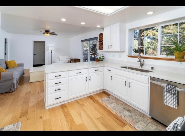 Building Photo - 60642 Devon Cir