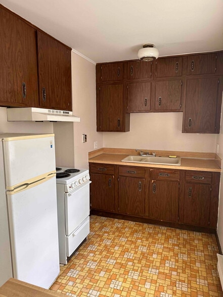 Building Photo - 311 N Van Buren St