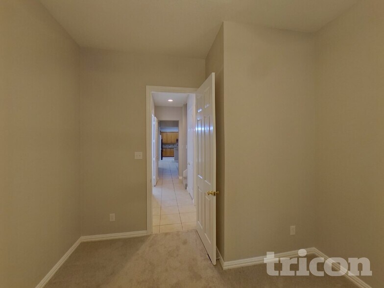 Building Photo - 1980 Creekside Dr