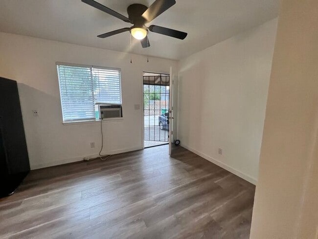 Building Photo - 430 E 8th St