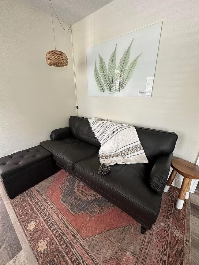 Building Photo - 939 Lakeview Rd