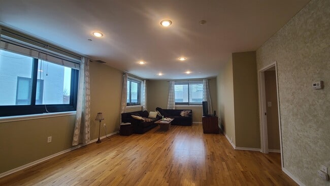 Building Photo - 518-536-536 Gregory Ave