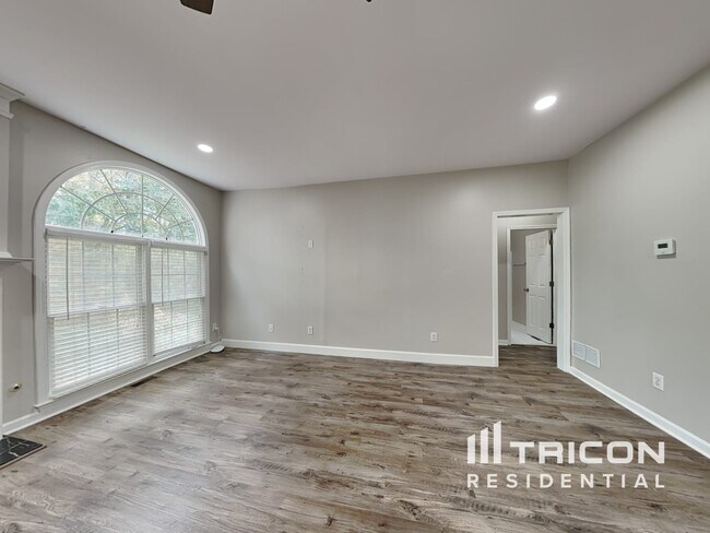 Building Photo - 716 Parkside Dr