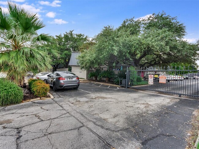 Building Photo - 2500 Steck Ave