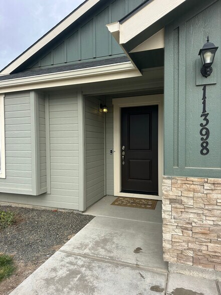 Building Photo - 11398 W Belgrave St