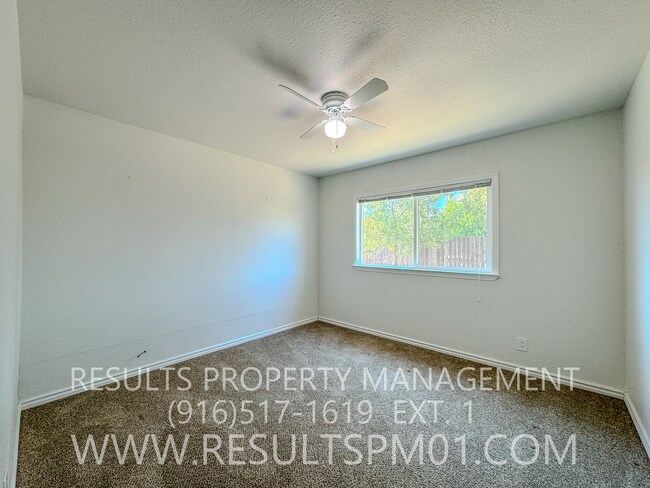 Building Photo - Charming Roseville Corner-Lot Home with RV...