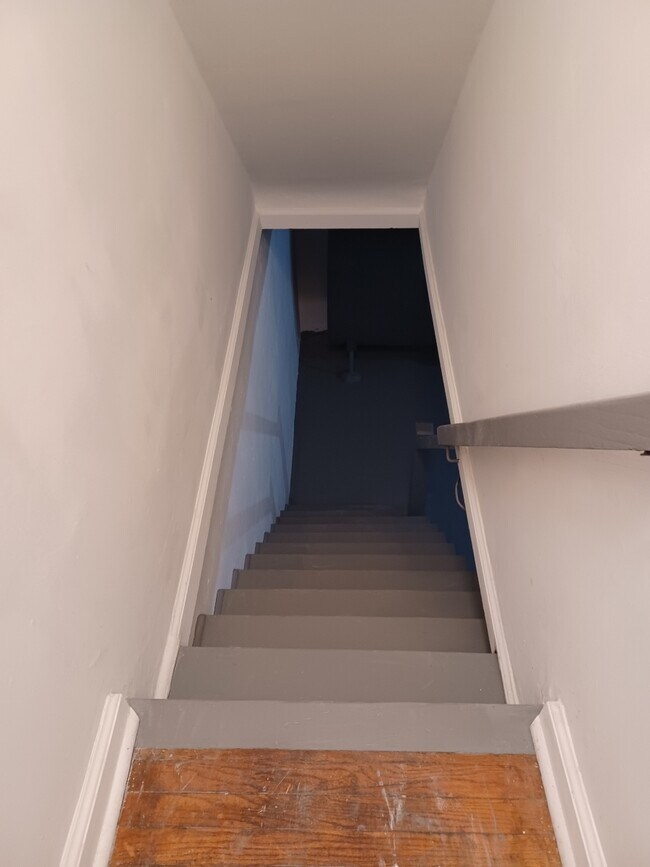 Building Photo - 525 E 35th St