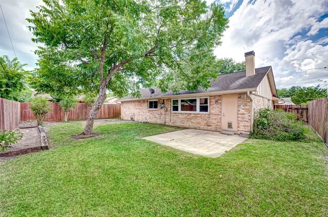 Building Photo - 5806 Chrystell Ln