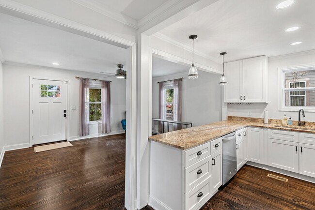 Building Photo - Cute 3 BR Bungalow with Backyard Oasis!