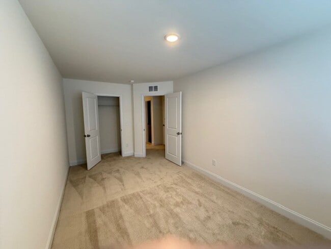 Building Photo - Mebane / Townhouse