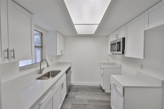 Building Photo - 11507 Valencia Dr