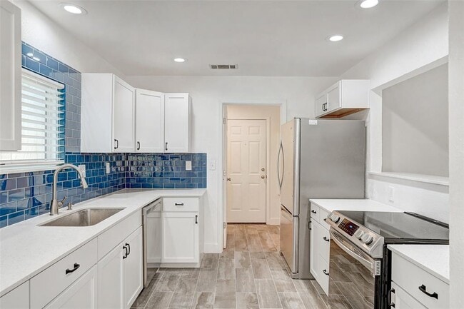 Building Photo - 12601 Mixson Dr