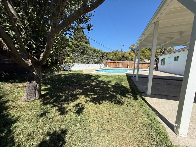 Building Photo - 6204 Avenida Ganso
