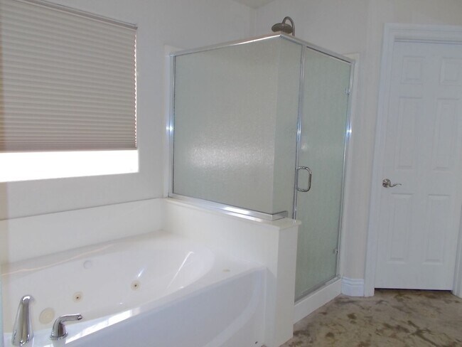 Building Photo - 8317 W Jeremiahs Lodge Ave