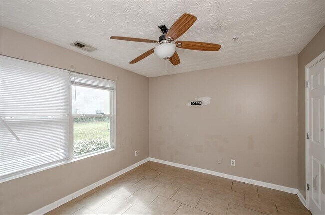 Building Photo - 10104 Fairington Ridge Cir