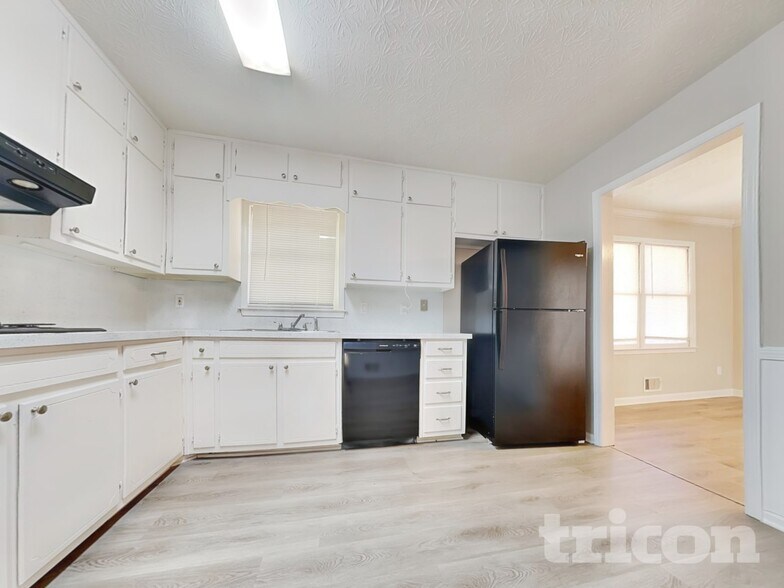 Building Photo - 2236 Windsor Dr SW