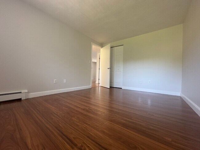 Building Photo - 11 Woodcrest Ct