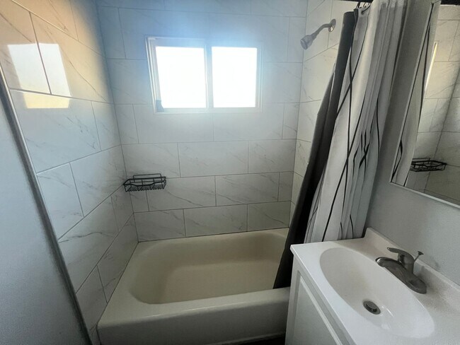 Building Photo - Sheldon St.