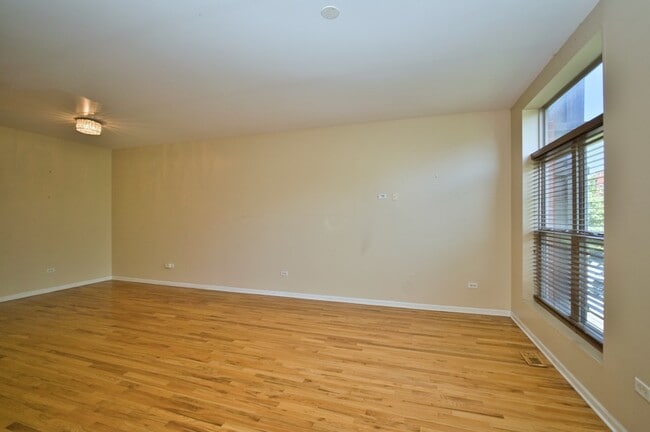 Building Photo - 353 E Eastgate Pl