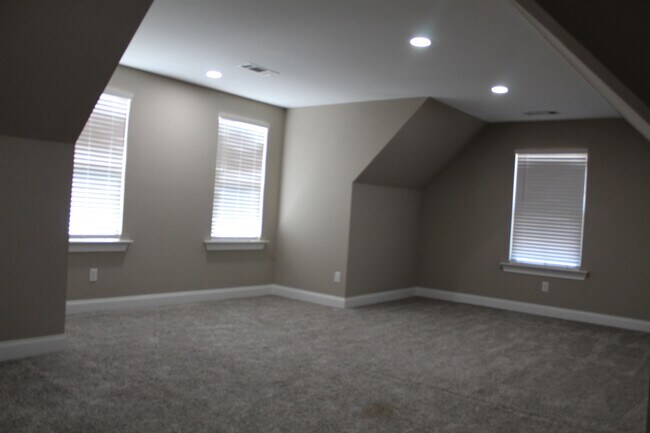 Building Photo - 148 Nugget Ln