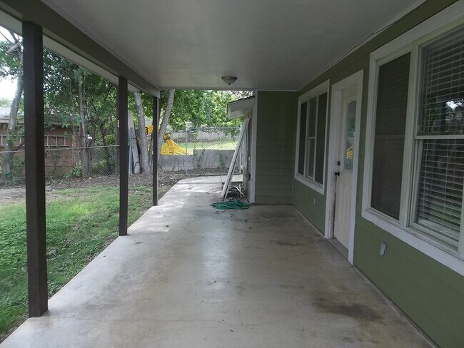 Building Photo - 210 Loma Vista Dr