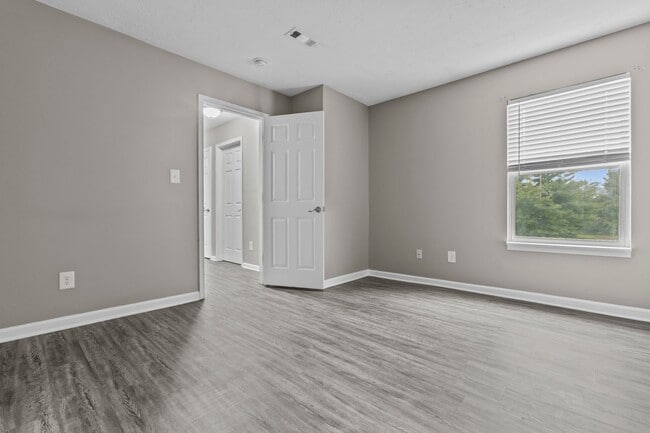 Building Photo - Spacious Cove Springs 3 & 4 Bedrooms