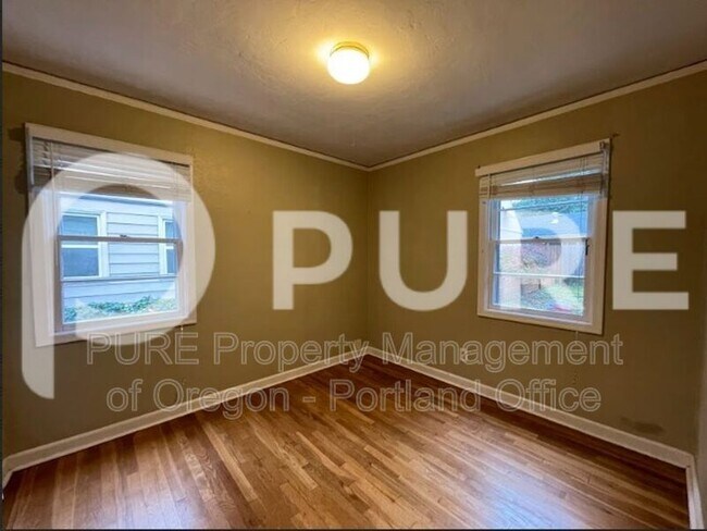 Building Photo - 6006 NE Davis St