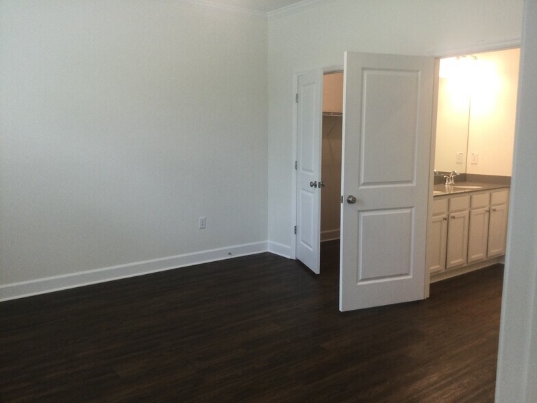 Building Photo - 29542 Cedar Waxwing Dr