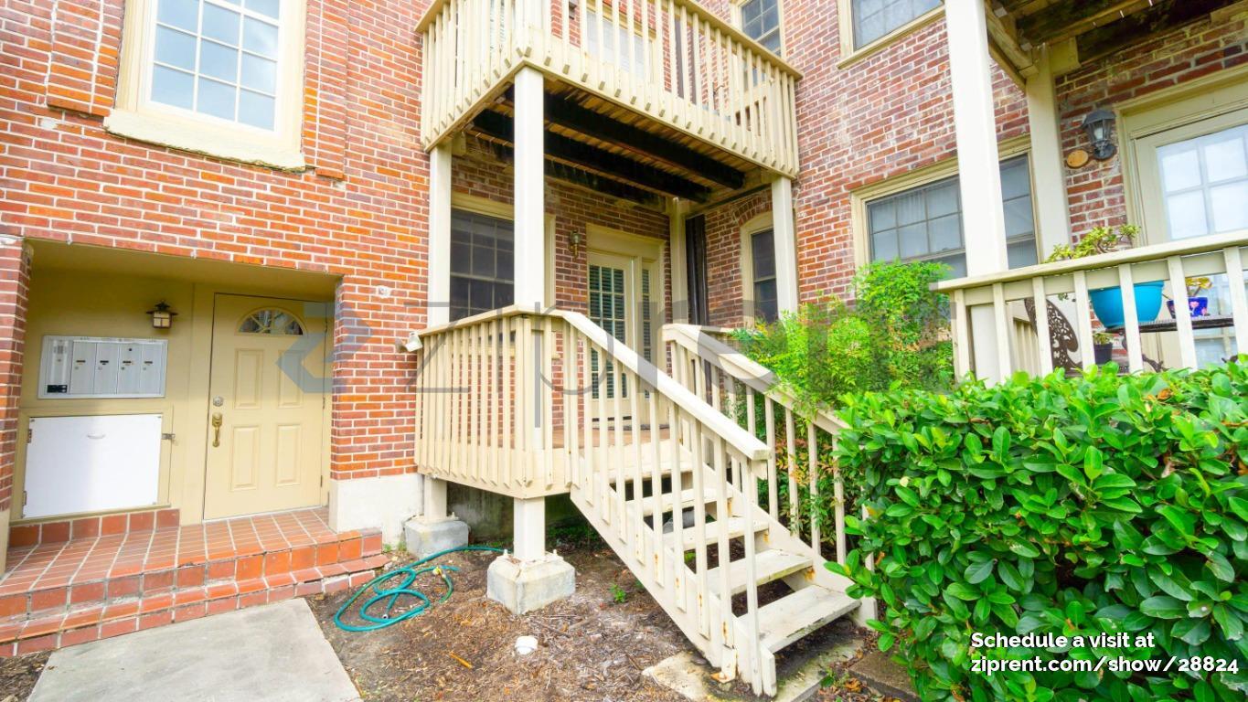 Building Photo - 815 Lasalle St